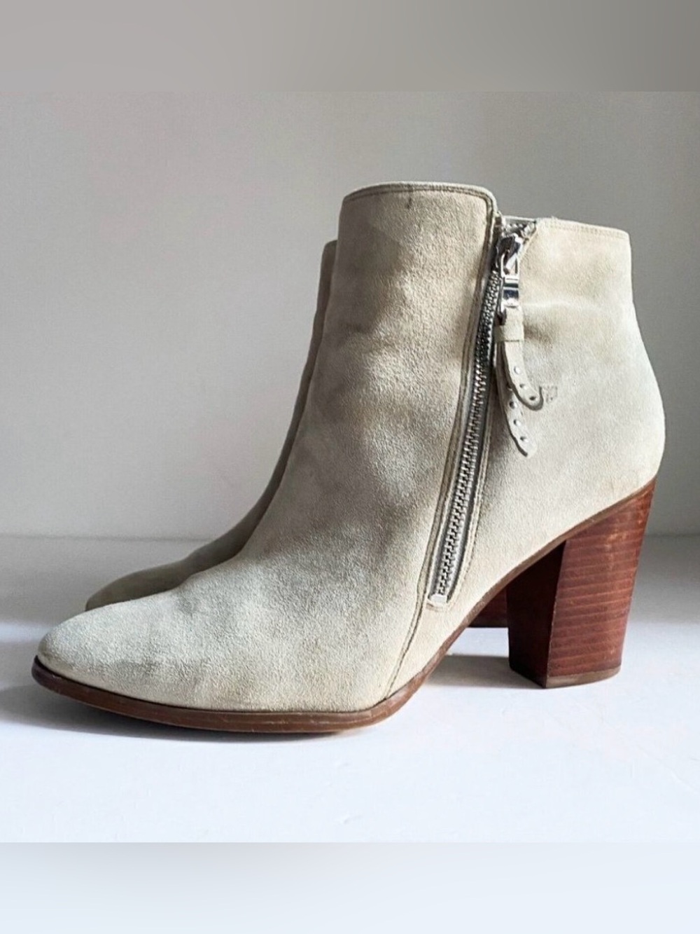 Lauren Ralph Lauren Fahari Grey Suede Ankle Booties w/ Studded Zipper Pulls Sz7